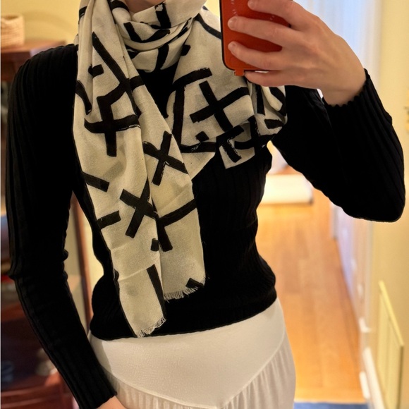 Chic Black and White Patterned Scarf - Picture 1 of 8